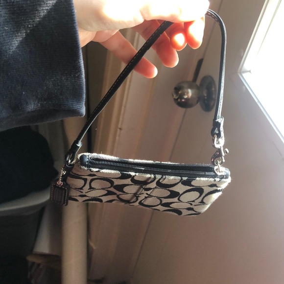 Brand new coach wristlet - Picture 3 of 3